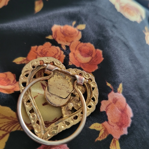 4/$20 🌟Lot of vintage brooch and heart scarf clip. - Picture 5 of 7